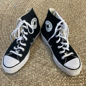 Black converse.